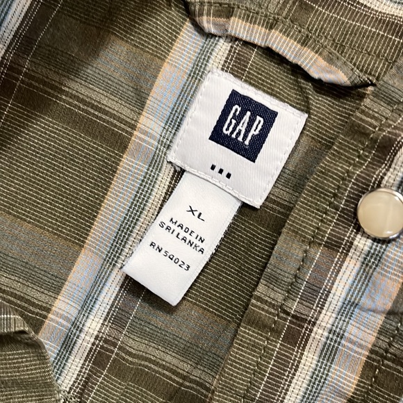 GAP button up - Picture 2 of 3